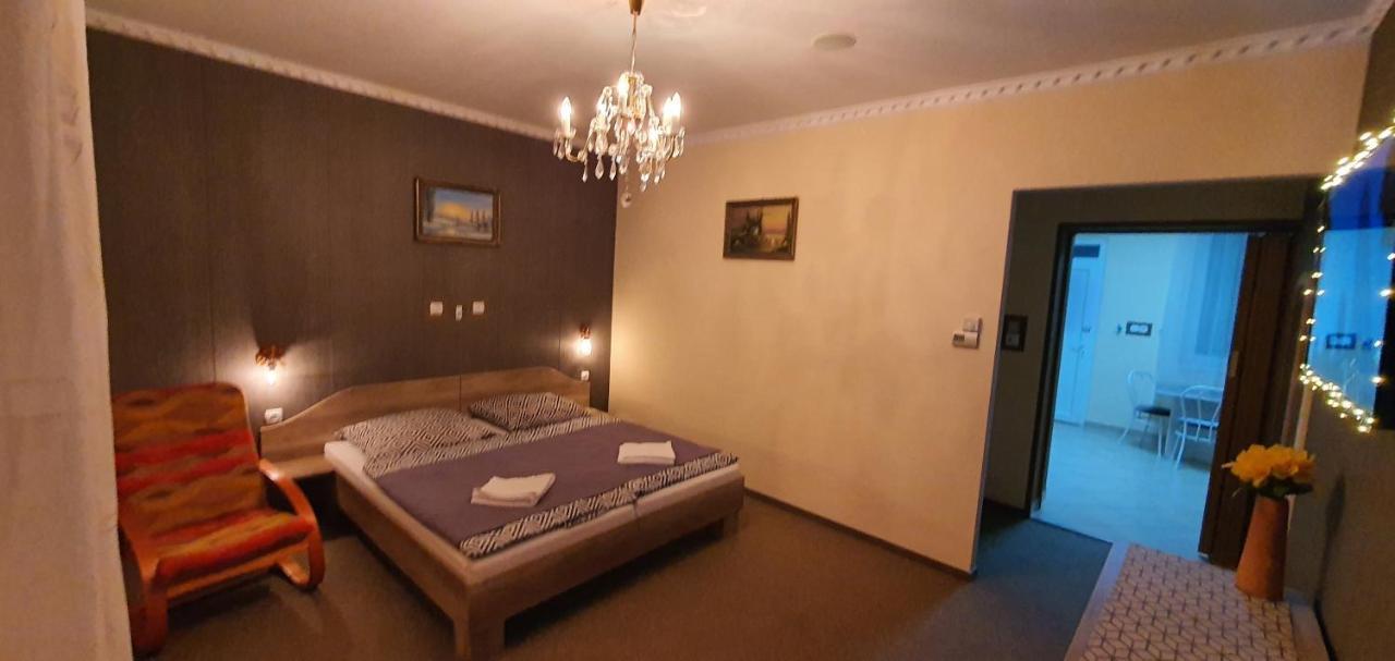 Szlavi Apartman Baja Exterior foto